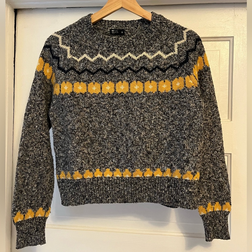 Cute Patterned Medium Knit Pull Over Sweater